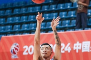 媒体人：陈林坚体检初步结果已出 下午会抵达青岛和山东男篮会合