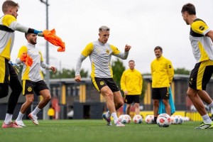 好消息，五个月前遭遇半月板撕裂施洛特贝克重返多特合练